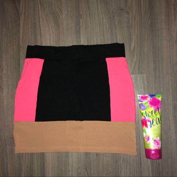 Mini “Pencil” Skirt - Picture 2 of 2